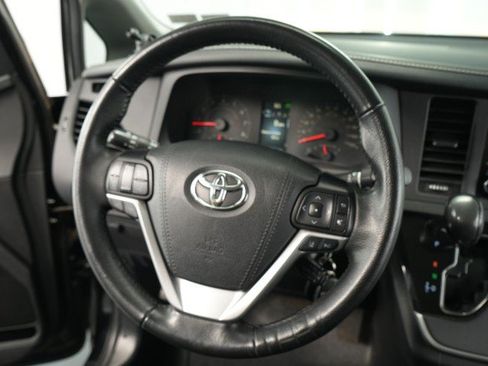Used 2020 Toyota Sienna SE FWD image 39