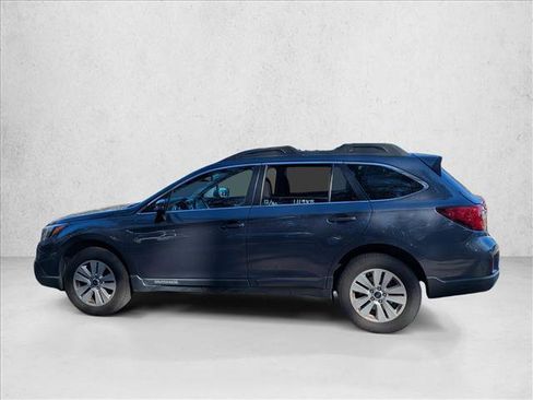 Used 2017 Subaru Outback 2.5i Premium image 3