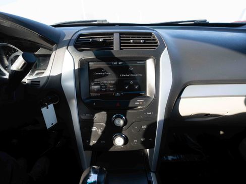 Used 2015 Ford Explorer XLT w/ Equipment Group 202A image 17