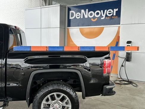 Used 2018 GMC Sierra 1500 SLT w/ SLT Premium Package image 17