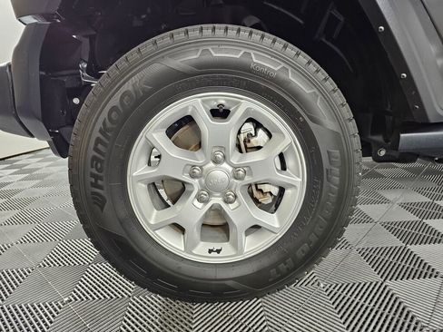 Used 2021 Jeep Wrangler Islander image 9