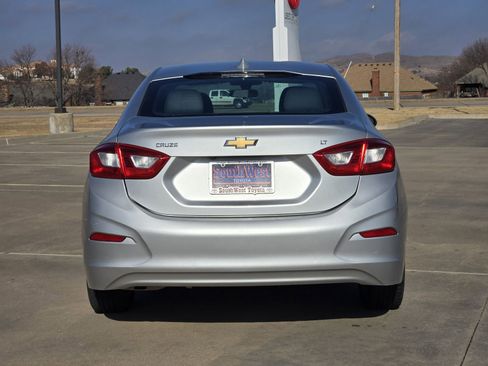 Used 2017 Chevrolet Cruze LT image 8