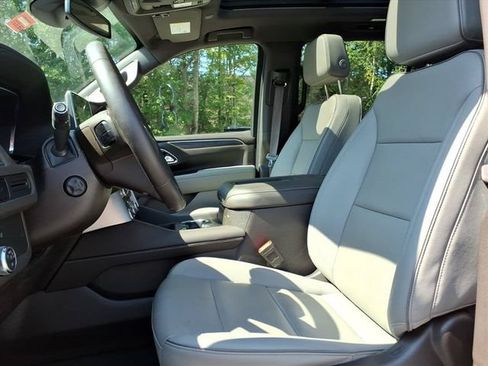 Used 2023 GMC Yukon XL SLT w/ SLT Premium Package AWD/4WD image 13