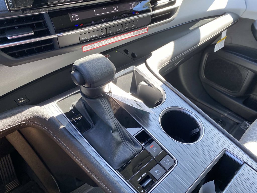 New 2026 Toyota Sienna LE FWD image 17