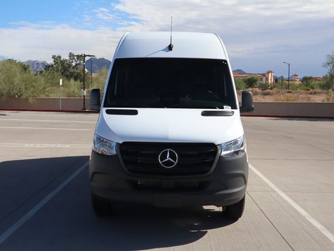 Used 2025 Mercedes-Benz Sprinter 2500 image 2