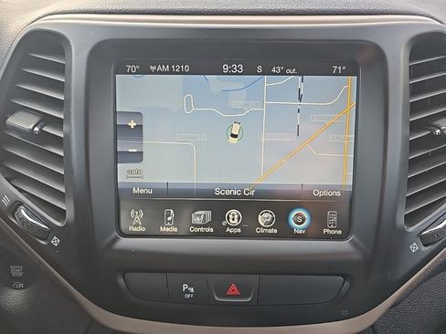 Used 2018 Jeep Cherokee Limited w/ High Altitude Package image 19