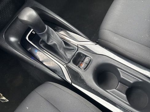 Used 2021 Toyota Corolla LE w/ Carpet Mat Package (TMS) image 32