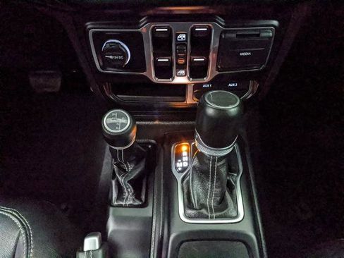 Used 2023 Jeep Wrangler Unlimited Sahara w/ Cold Weather Group image 16