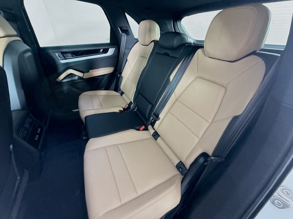 Certified 2026 Porsche Cayenne AWD/4WD image 26