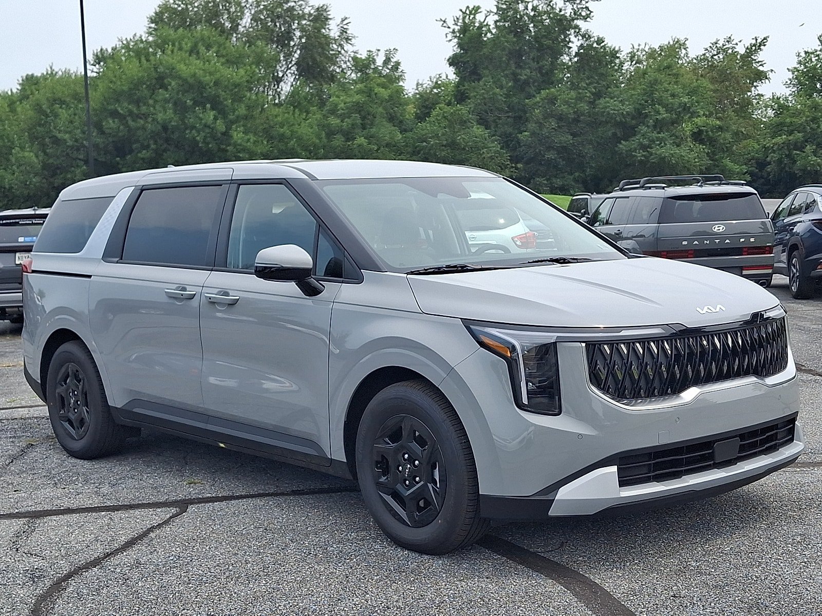 New 2027 Kia Carnival FWD image 2