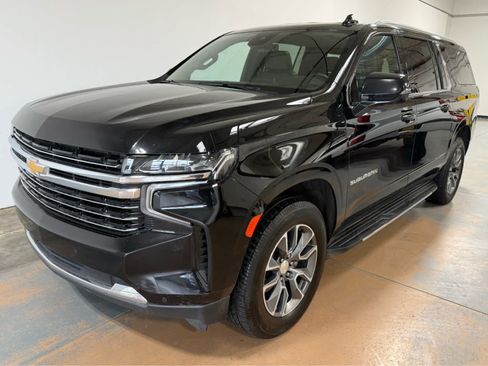 Used 2024 Chevrolet Suburban LT w/ LT Signature Plus Package AWD/4WD image 1