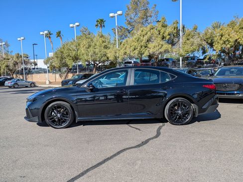 Used 2025 Toyota Camry SE AWD/4WD image 2