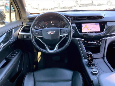 Used 2023 Cadillac XT6 Premium Luxury image 6