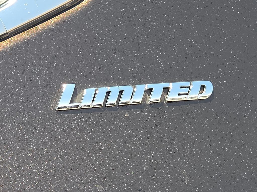 Used 2024 Toyota Tundra Limited w/ Power Package AWD/4WD image 11