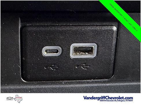 Used 2024 Chevrolet Suburban LT RWD image 21