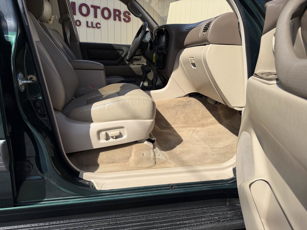 Used 1999 Toyota Land Cruiser w/ Leather Trim Pkg AWD/4WD image 40