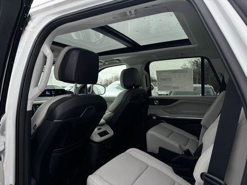 New 2025 Lincoln Navigator Reserve image 22