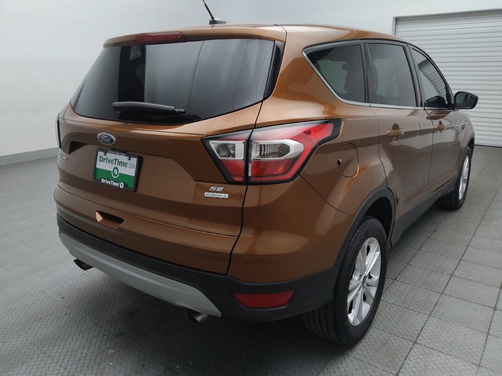 Used 2017 Ford Escape SE FWD image 9