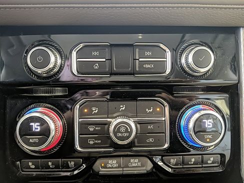 Used 2023 GMC Yukon XL Denali image 25