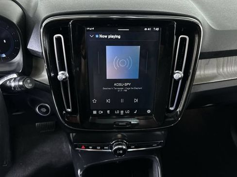 Used 2023 Volvo XC40 B5 Plus AWD/4WD image 13