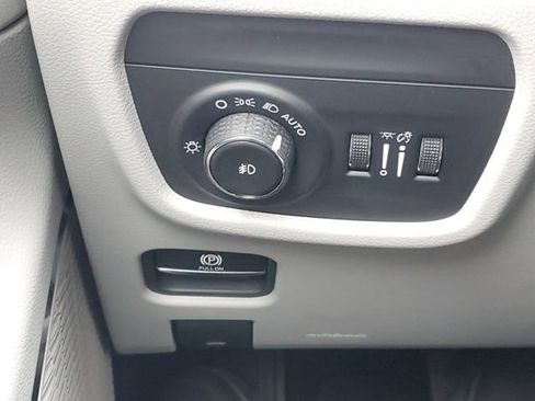 Used 2023 Jeep Grand Cherokee Overland AWD/4WD image 20