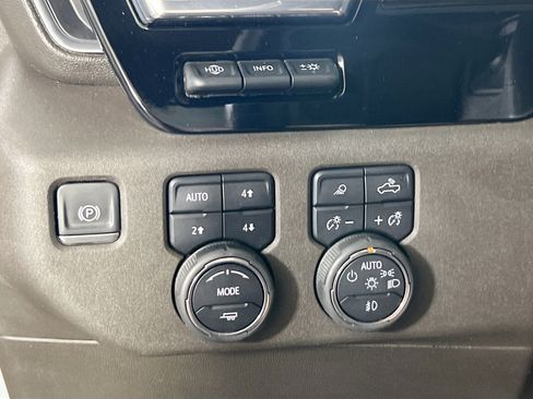 Used 2024 Chevrolet Silverado 2500 LTZ w/ LTZ Convenience Package AWD/4WD image 10
