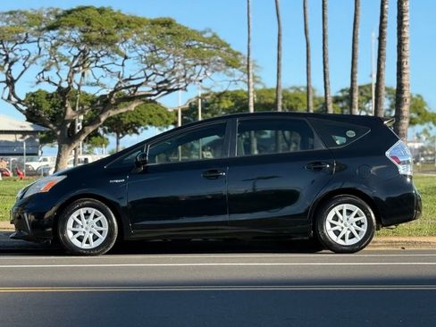 Used 2012 Toyota Prius V Two image 2