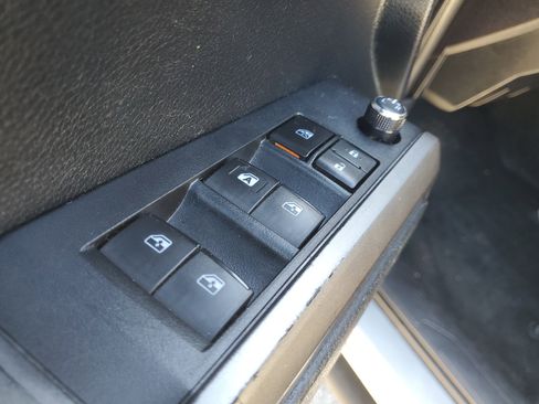 Used 2018 Toyota Tacoma SR5 image 17