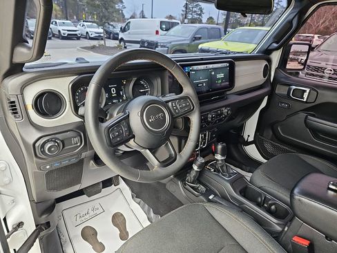 Used 2024 Jeep Wrangler Unlimited image 22