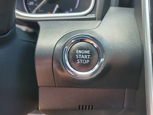 Used 2019 Toyota Avalon XSE image 16