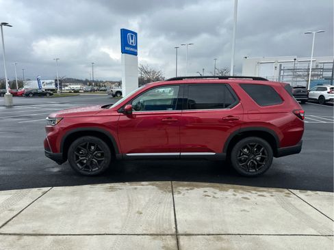 New 2025 Honda Pilot Touring image 5