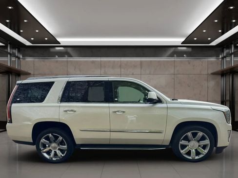 Used 2015 Cadillac Escalade Luxury image 7
