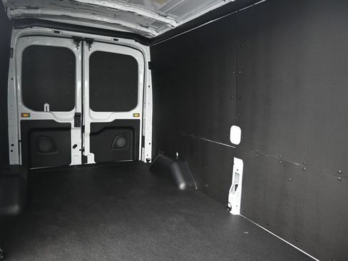 New 2026 Ford Transit 250 148 Medium Roof w/ Load Area Protection Package RWD image 17