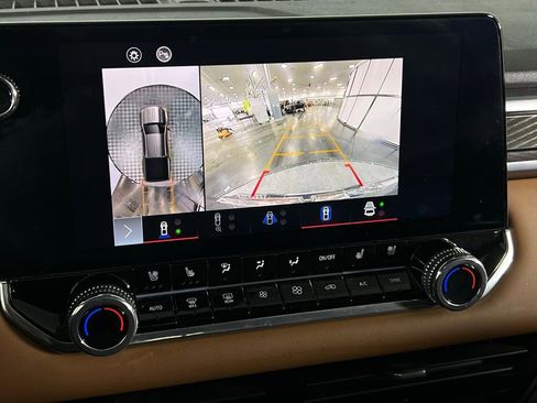 Used 2024 GMC Canyon AT4 w/ AT4 Premium Package image 20