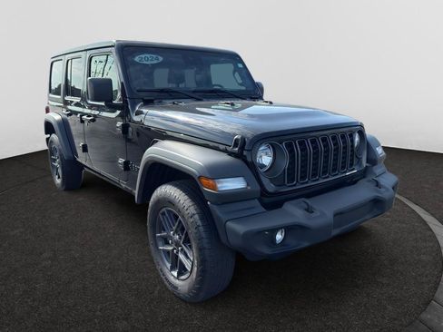 Used 2024 Jeep Wrangler Unlimited Sport AWD/4WD image 3