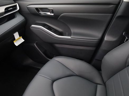 New 2026 Toyota Highlander XLE AWD/4WD image 12