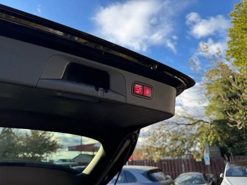 Used 2022 Mercedes-Benz GLC 300 4MATIC image 33