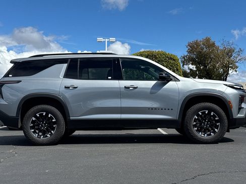 Used 2025 Chevrolet Traverse Z71 image 4