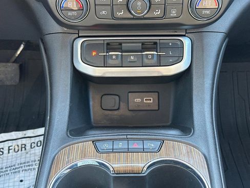 Used 2022 GMC Acadia SLE w/ Elevation Edition image 15