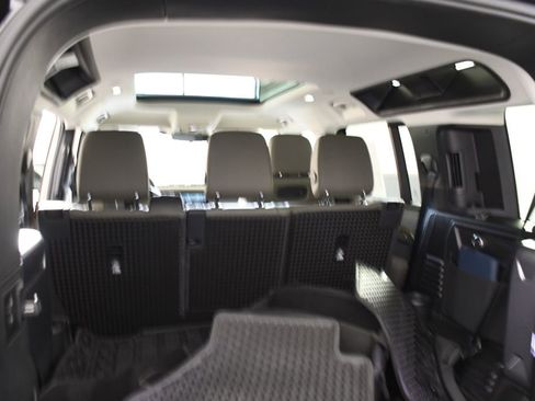 Used 2020 Land Rover Defender 110 First Edition image 24