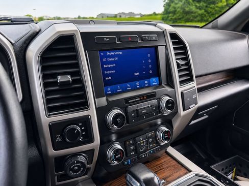 Used 2020 Ford F150 Lariat w/ Equipment Group 502A Luxury AWD/4WD image 17