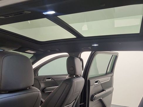 Used 2024 GMC Acadia AT4 w/ Luxury Package image 16