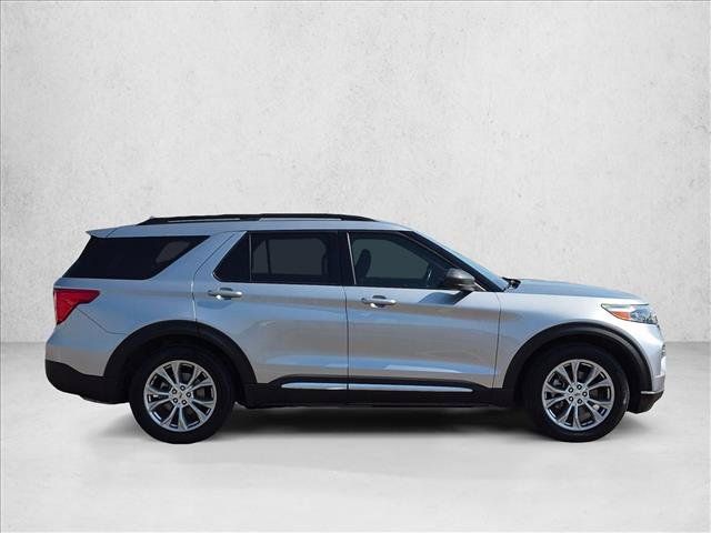 Used 2020 Ford Explorer XLT w/ Equipment Group 202A RWD image 4