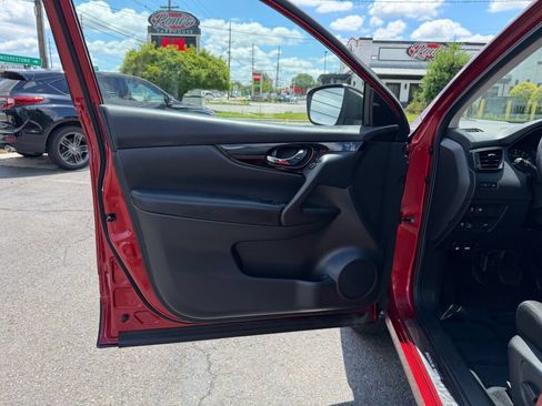 Used 2019 Nissan Rogue Sport SV w/ Technology Package AWD/4WD image 9