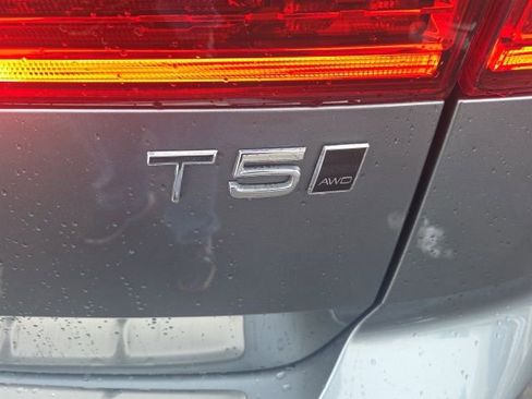 Used 2021 Volvo XC60 T5 Inscription image 13