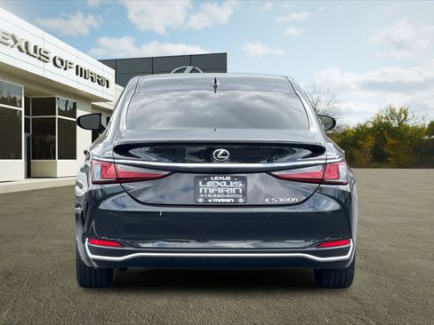 Used 2025 Lexus ES 300h w/ Premium Package FWD image 10