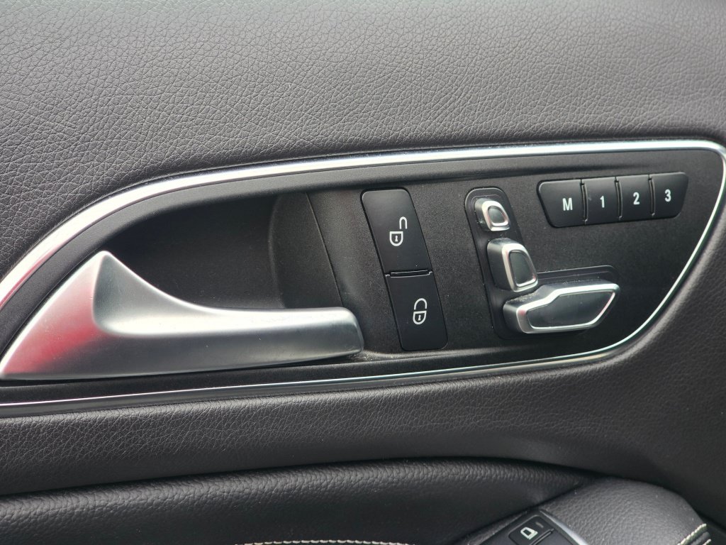 Used 2018 Mercedes-Benz GLA 250 4MATIC image 36