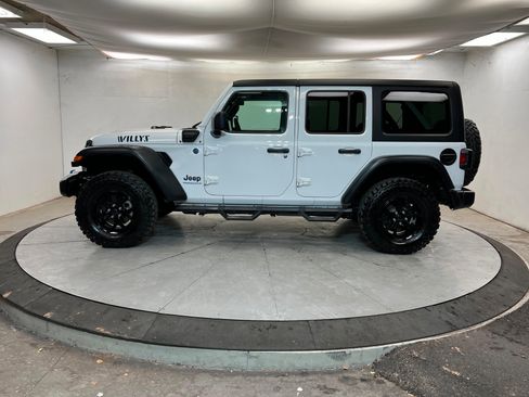 Used 2024 Jeep Wrangler Willys image 2