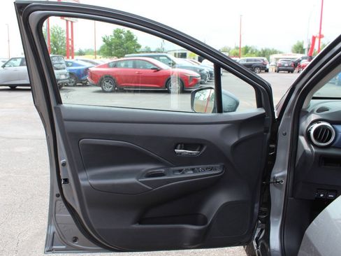 Used 2025 Nissan Versa SV FWD image 17