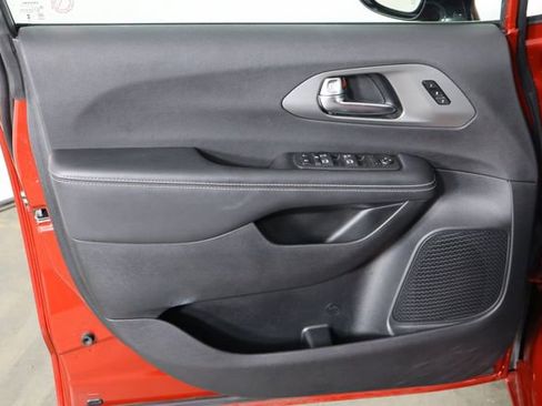 Used 2025 Chrysler Pacifica Select FWD image 20